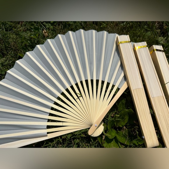 5 Ivory Silk Fans for Wedding Favors - Picture 6 of 10